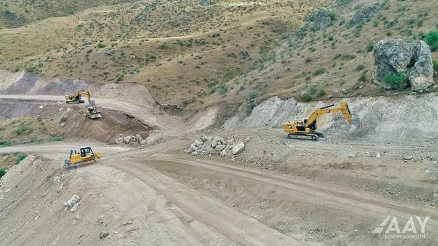 В Госагентстве Азербайджана рассказали, как идет строительство дороги Губадлы - Эйвазлы