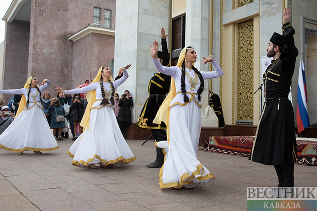 Фестиваль "Москва-Баку: два города любви" на ВДНХ (фоторепортаж)
