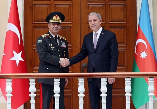Министры обороны Азербайджана и Турции обсудили ситуацию на границе