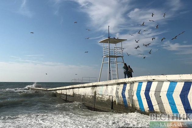 Черное море на курортах Краснодарского края держит 23 градуса