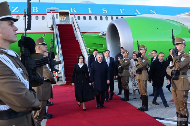 Президент Узбекистана прибыл с официальным визитом в Венгрию