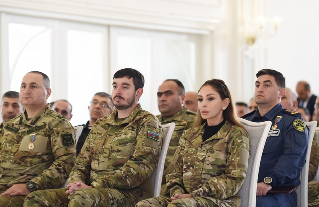 Ильхам Алиев и Мехрибан Алиева приняли участие в мероприятии ко Дню Победы в Шуше