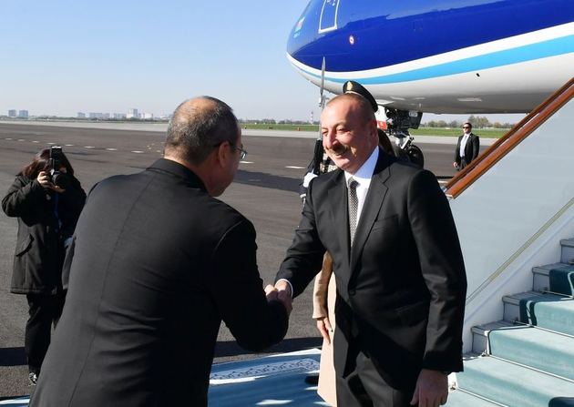 Ильхам Алиев и Мехрибан Алиева прибыли в Узбекистан