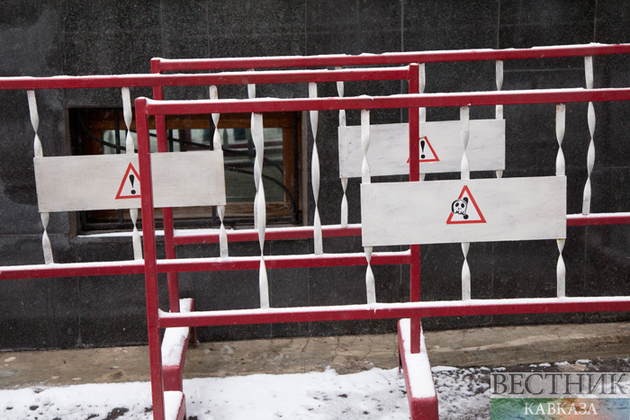 Снегопад перекрыл участок республиканской трассы в горах Дагестана 