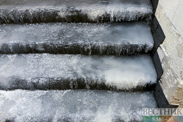 Москвичей предупредили о гололедице 