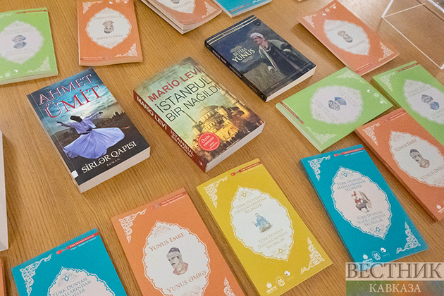 В павильоне "Азербайджан" на ВДНХ появились турецкие книги (ФОТО)