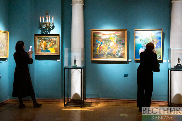 Выставка бурятской художницы открылась в Москве (фоторепортаж)