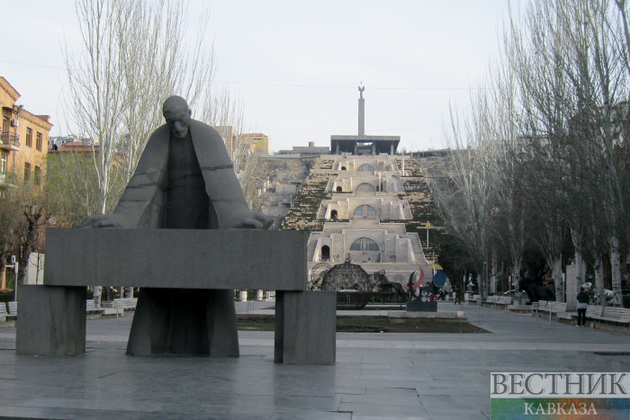 Директора ТЦ едва не убили на улице в Ереване
