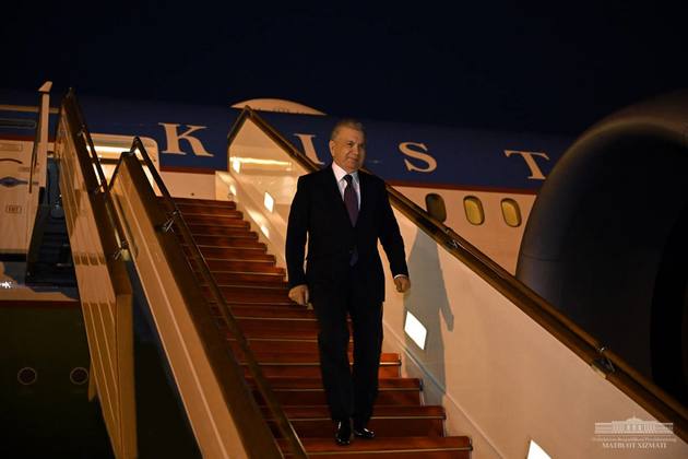 Лидер Узбекистана прилетел в Баку