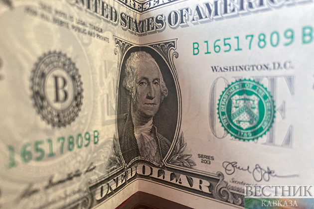 Доллар просел в сравнении со вчерашними торгами