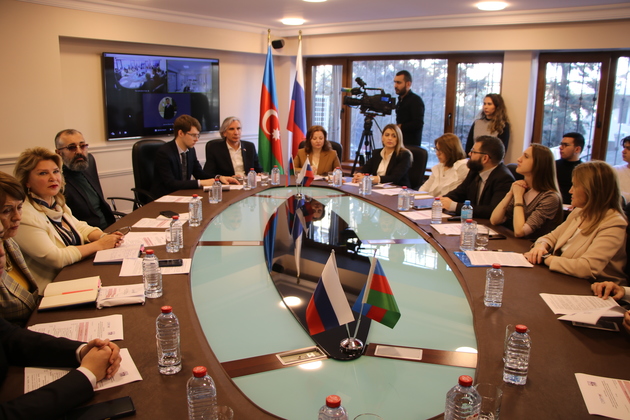 В Баку обсудили русский язык как эффективный инструмент коммуникации