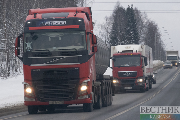 Грузовикам снова недоступен Верхний Ларс