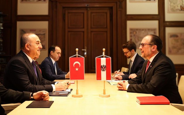 Министры иностранных дел Турции и Австрии Мевлют Чавушоглу и Александер Шалленберг