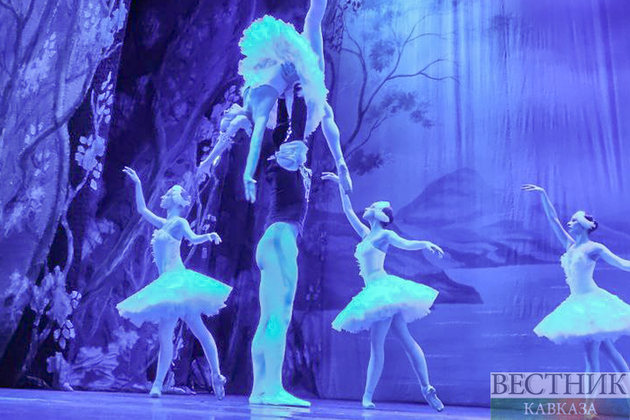 Сцена из балета “Лебединое озеро“