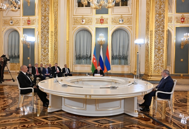 Путин, Алиев и Пашинян провели переговоры в Кремле