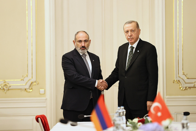Пашинян поздравил Эрдогана с победой на выборах