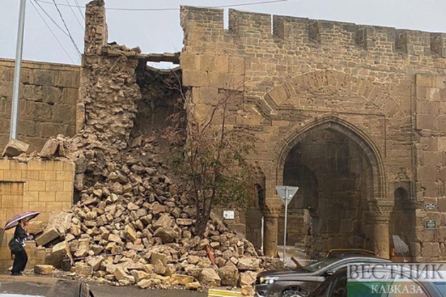 Рухнувшую крепостную стену в Дербенте восстановят в прежнем виде
