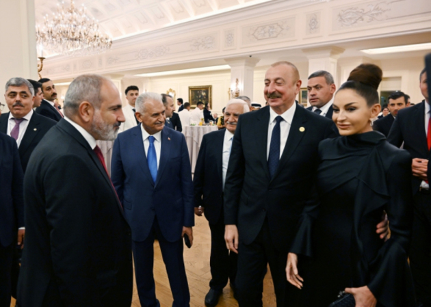 Ильхам Алиев и Никол Пашинян провели первую встречу в Анкаре