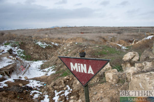 Армянские боевики продолжают копать окопы в Карабахе