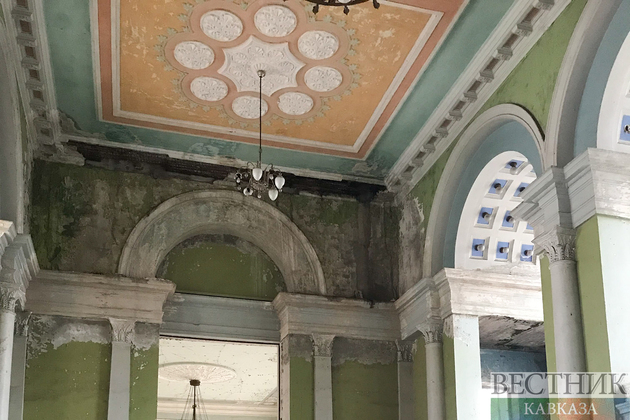 Железнодорожный вокзал в Гаграх