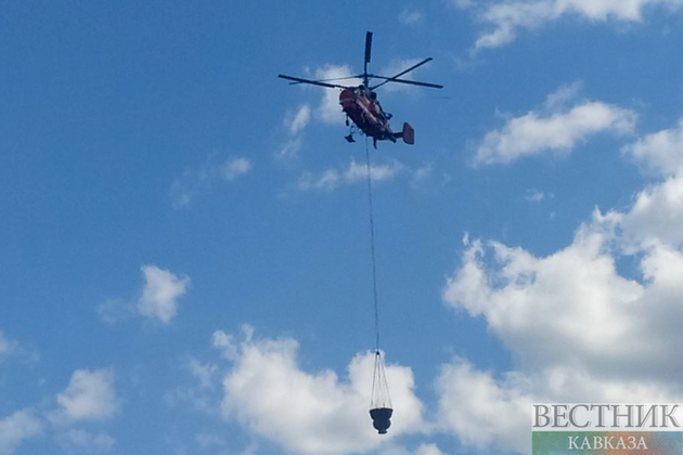 Пожар в Аксае локализован после 13 сбросов воды с вертолета