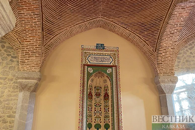 Возрожденная мечеть Йухары Говхер Ага восхищает гостей и жителей Шуши 
