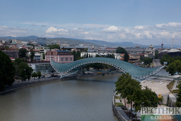  В Тбилиси снова открылся мост Мира