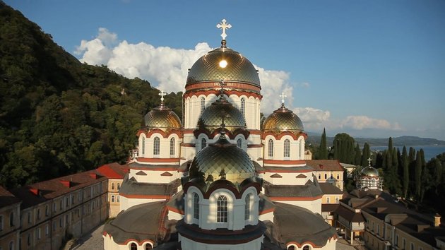 Новоафонский монастырь и Тропа грешников: куда стремятся паломники в Абхазии