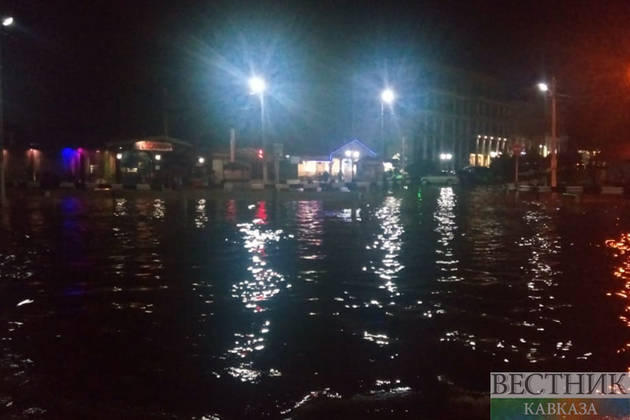 Sel İstanbulda insan ölümlərinə səbəb oldu - VİDEO