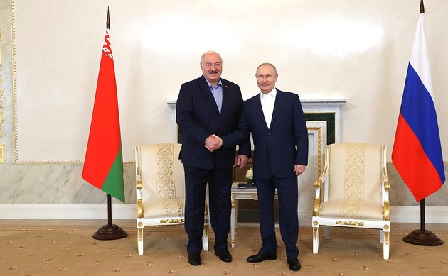 Лукашенко летит на встречу к Путину