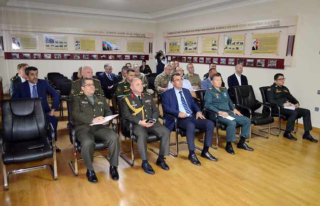 встреча представителей Минобороны Азербайджана с военными атташе иностранных государств