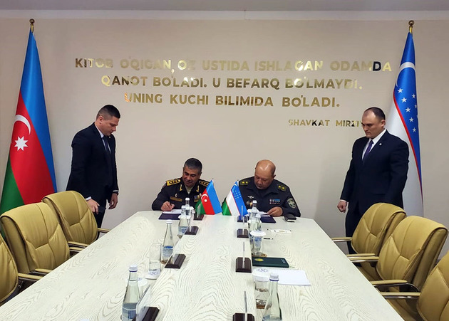 Глава Минобороны Азербайджана встретился с узбекским коллегой