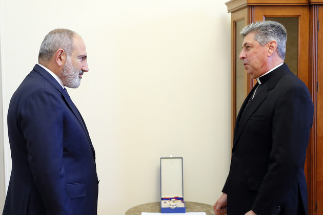 Премьер-министр Армении получил папский рыцарский орден