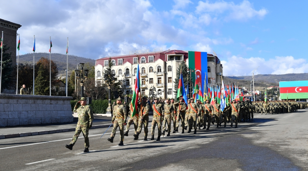 Ильхам Алиев принял военный парад в Ханкенди