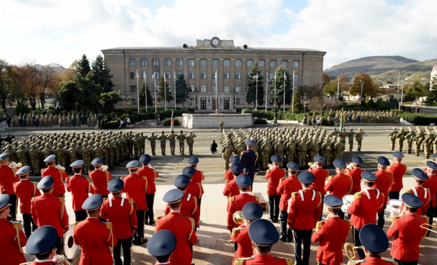 Ильхам Алиев принял военный парад в Ханкенди
