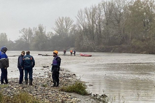 МЧС Адыгеи: обнаружено тело женщины, упавшей в автомобиле в реку