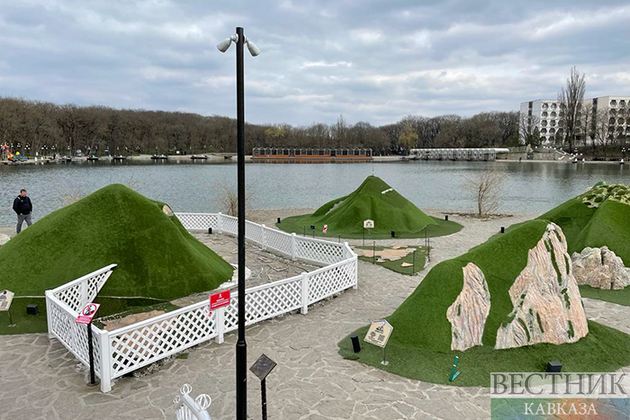 Остров Гуливеров на озере в Железноводске