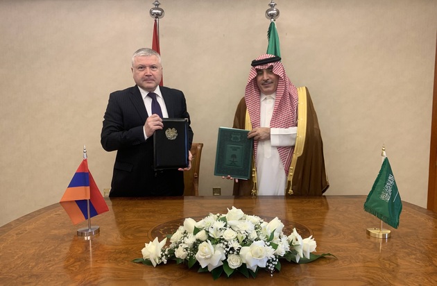 Встреча послов Армении и Саудовской Аравии в Абу-Даби