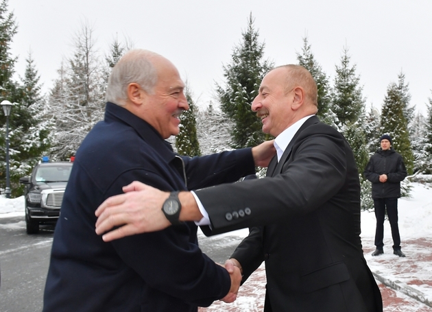 Алиев пригласил Лукашенко в Азербайджан
