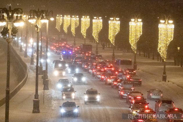 Пробка во время снегопада в Москве