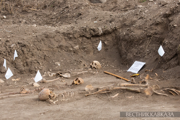 Массовое захоронение жертв Ходжалинской трагедии в Аскеране