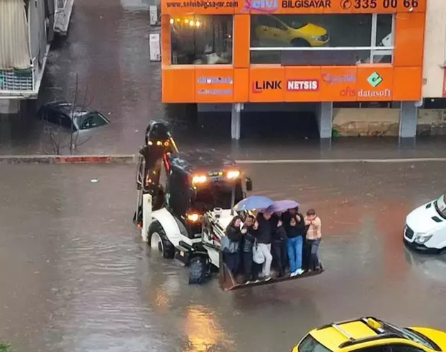 Наводнение в Анталье - непогода не утихает