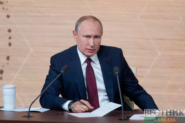 Путин проводит совещание в Казани в связи с крушением теплохода "Булгария"