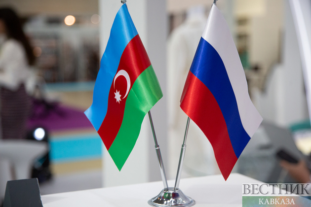 Флаги России и Азербайджана