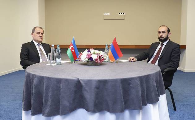 Встреча глав МИД Азербайджана и Армении Джейхуна Байрамова и Арарата Мирзояна