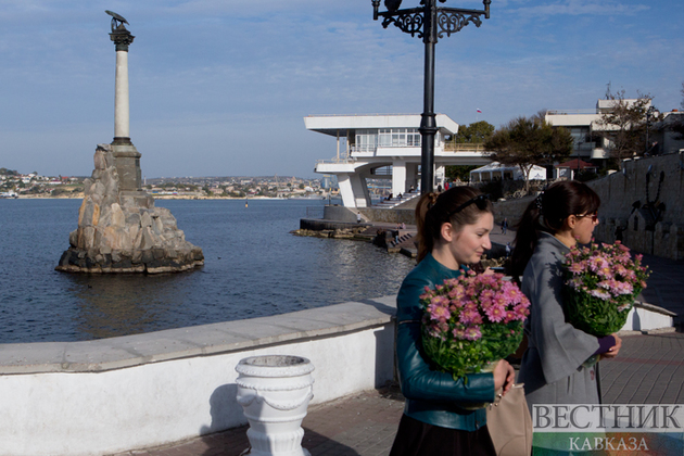  В Севастополе прошла акция "Сирень Победы"