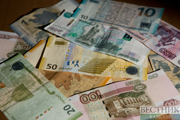 Доллар и евро снижаются на фоне решения ЦБ РФ по ключевой ставке