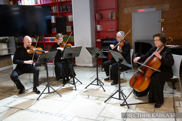 Презентация книги “Особенности жизни больших городов“ Аддиса Гаджиева