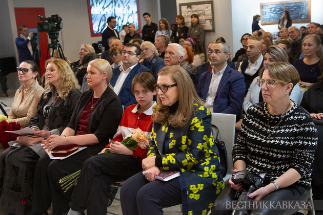 Презентация книги “Особенности жизни больших городов“ Аддиса Гаджиева