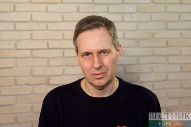 Александр Артамонов: Макрон ведет Францию к распаду